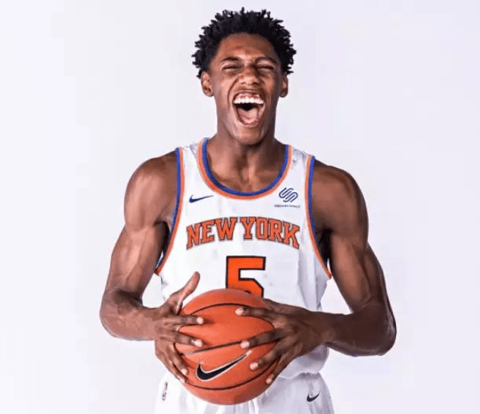 尼克斯队球员荣获最佳新秀奖，获得认可(尼克斯队史首位替补拿下30+并命中5记三分的新秀)